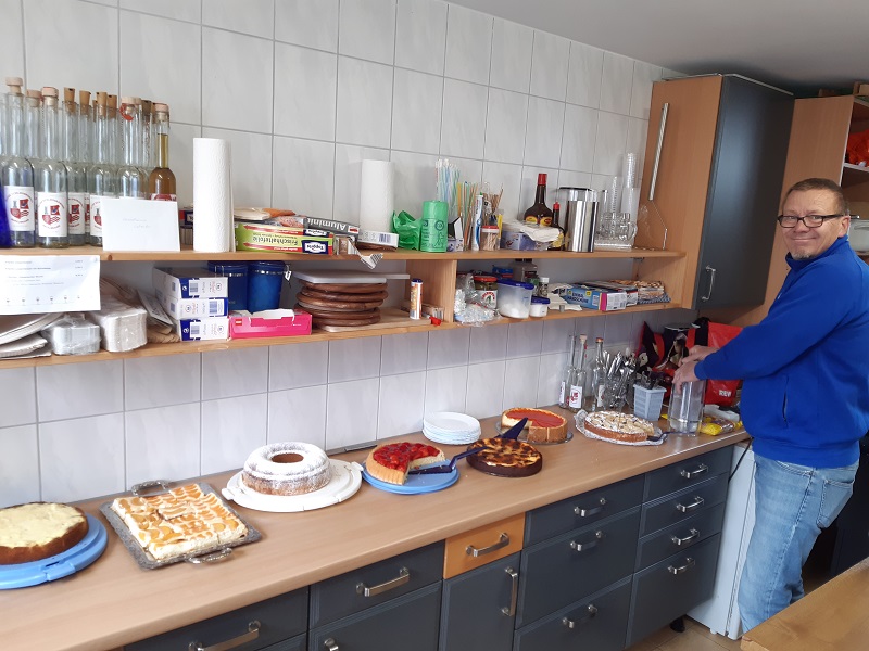 Armin am Kuchenbuffet