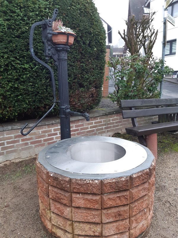 Born Brunnen Schloßborn